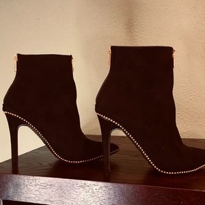 Velvet studded Booties